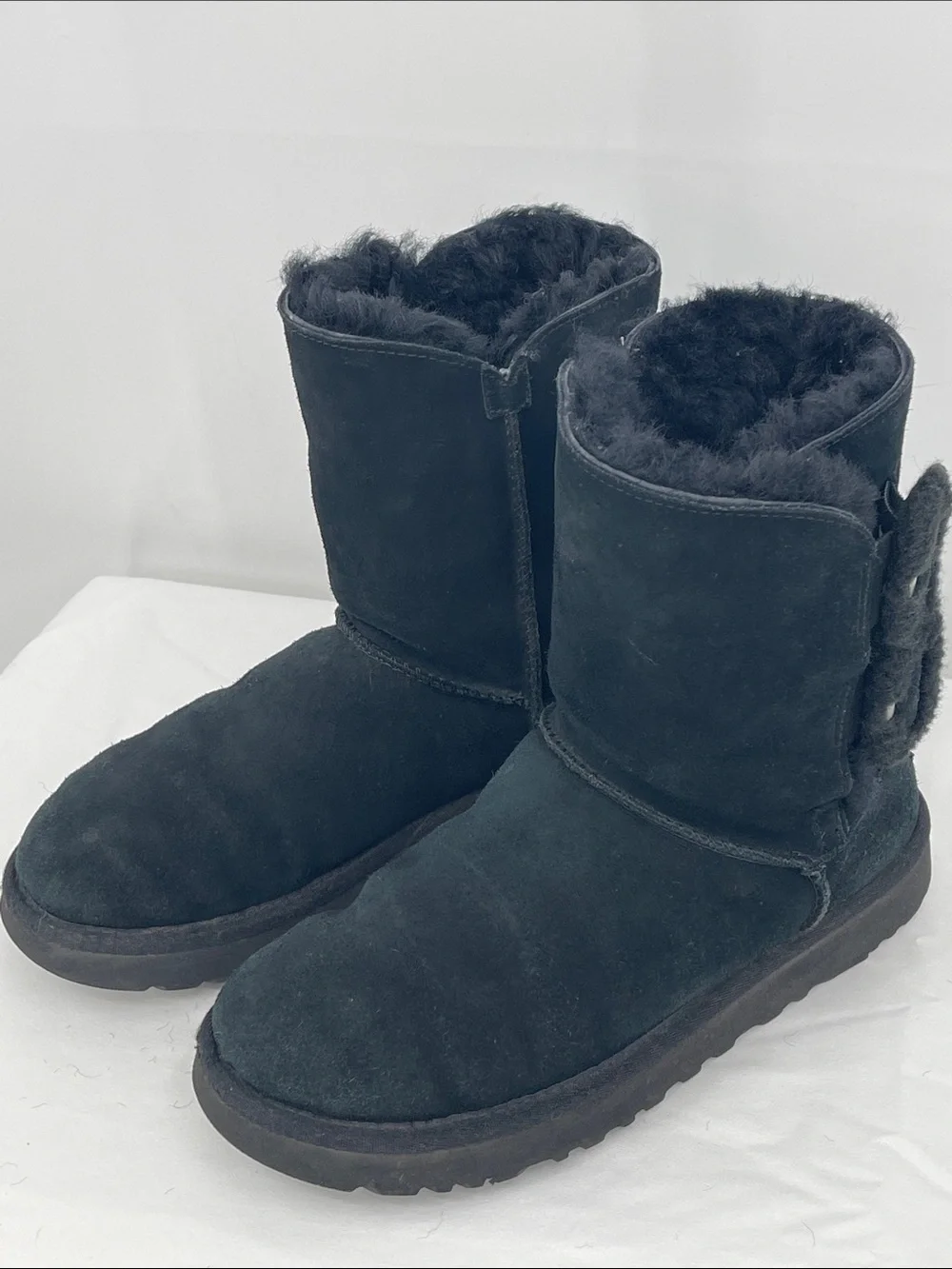 UGG BAILEY FLUFF BUCKLE  Women's Black Short Shearling Boot SIZE 7